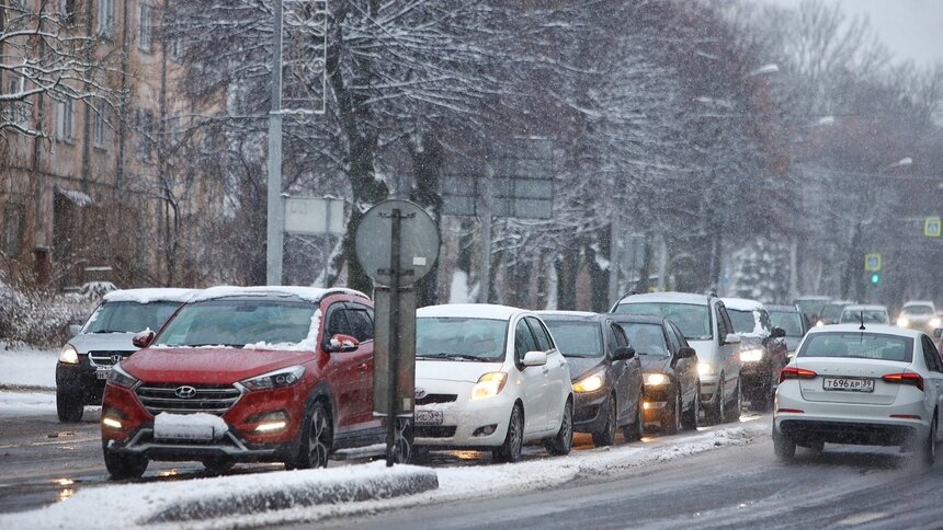 На Ленинском проспекте в Калининграде собралась пробка в два километра - Новости Калининграда | Фото: Александр Подгорчук / Архив «Клопс»