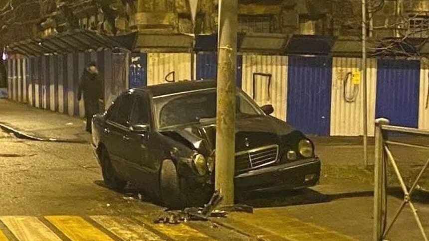 «Самая жуть была, когда меня доставали из машины»: в Калининграде в аварии пострадала 18-летняя девушка - Новости Калининграда | Фото: ГИБДД региона