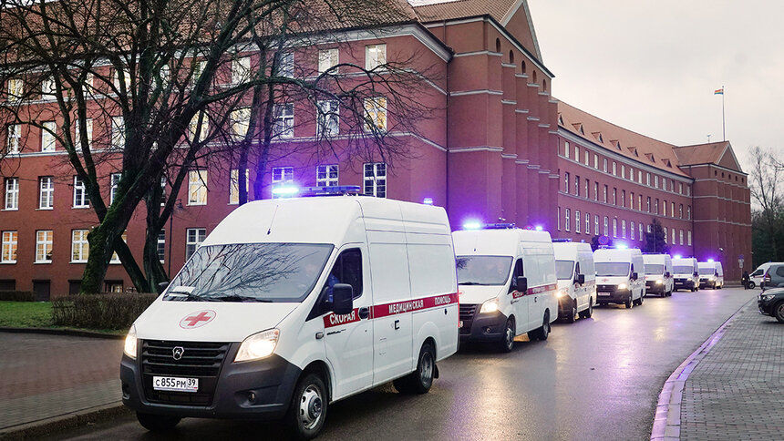 По Калининграду проехал кортеж из 16 скорых: в регион прибыли новые неотложки (видео) - Новости Калининграда | Фото: пресс-служба правительства Калининградской области 