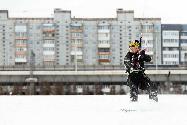 Небесные сёрферы рассекают снег: кайтеры  у стадиона «Калининград» (фоторепортаж) - Новости Калининграда | Фото: Александр Подгорчук / «Клопс»