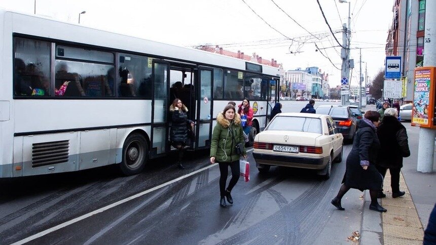 Старые автобусы и опасные остановки: 9 проблем калининградского транспорта и взгляд на них со стороны - Новости Калининграда | Фото: Александр Подгорчук / Архив «Клопс»