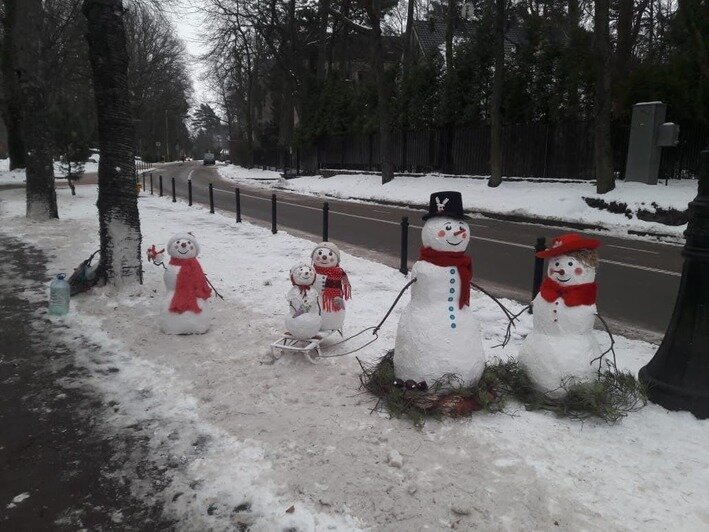 В Светлогорске появилась аллея снеговиков (фото) - Новости Калининграда | Фото: Серафима Москаева