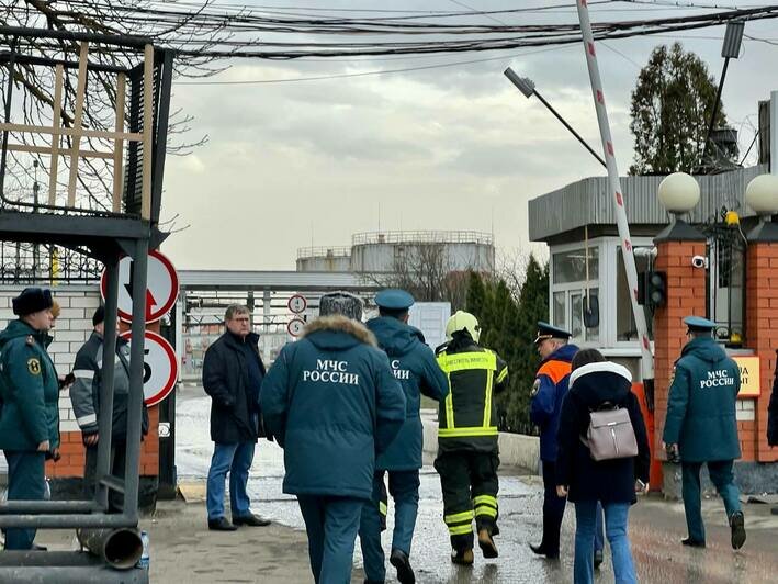 В Белгороде локализовали пожар на нефтебазе (фото) - Новости Калининграда | Фото: Telegram / Николай Гладков