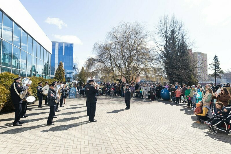 Традиционные блюда и военный оркестр: в Калининграде празднуют «День селёдки» (фоторепортаж) - Новости Калининграда | Фото: Александр Подгорчук / «Клопс»