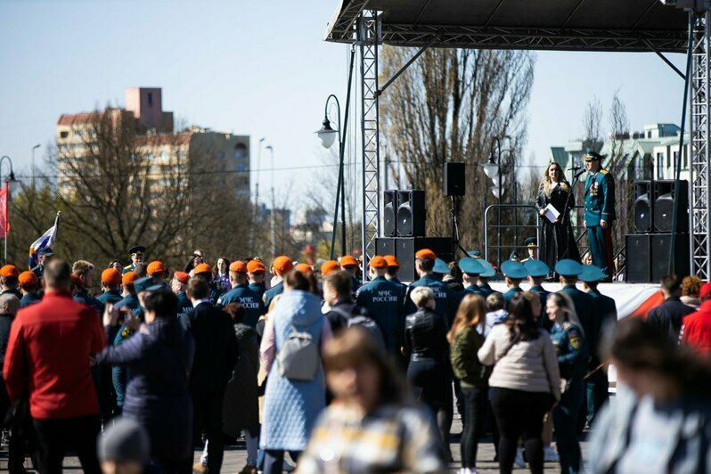 Мастер-классы от спасателей и парад техники: у Дома Советов прошёл праздник МЧС (фоторепортаж) - Новости Калининграда | Фото: Александр Подгорчук / «Клопс»