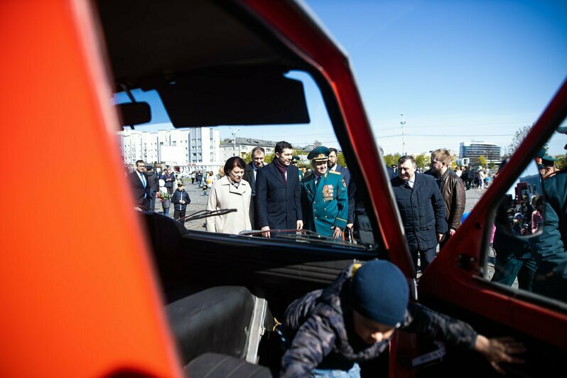 Мастер-классы от спасателей и парад техники: у Дома Советов прошёл праздник МЧС (фоторепортаж) - Новости Калининграда | Фото: Александр Подгорчук / «Клопс»