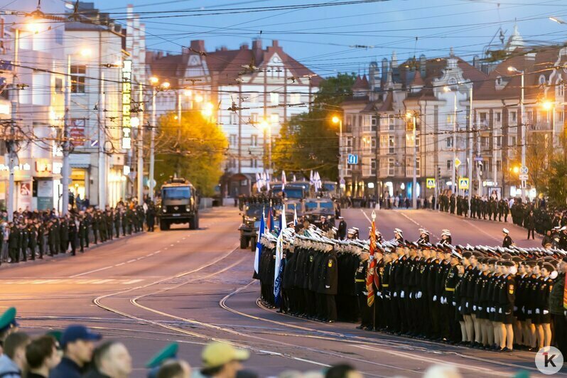 В Калининграде прошла первая ночная репетиция парада Победы (фоторепортаж) - Новости Калининграда | Фото: Александр Подгорчук / «Клопс»