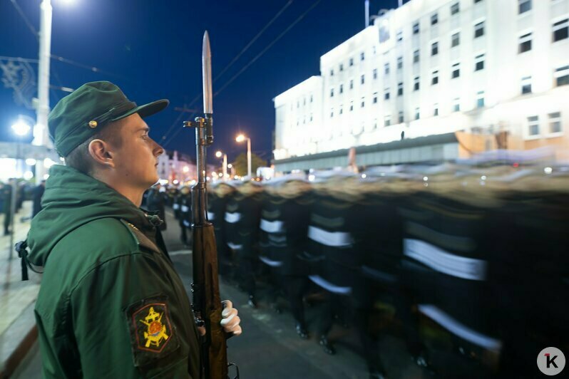 В Калининграде прошла первая ночная репетиция парада Победы (фоторепортаж) - Новости Калининграда | Фото: Александр Подгорчук / «Клопс»