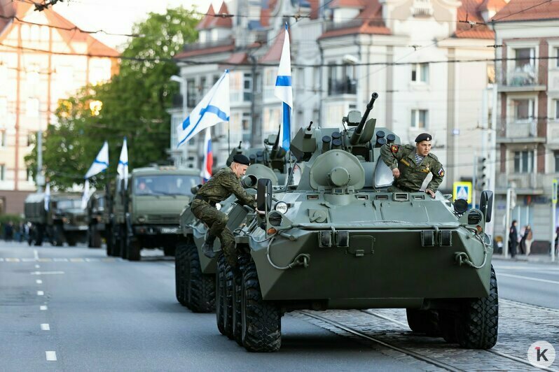 В Калининграде прошла первая ночная репетиция парада Победы (фоторепортаж) - Новости Калининграда | Фото: Александр Подгорчук / «Клопс»