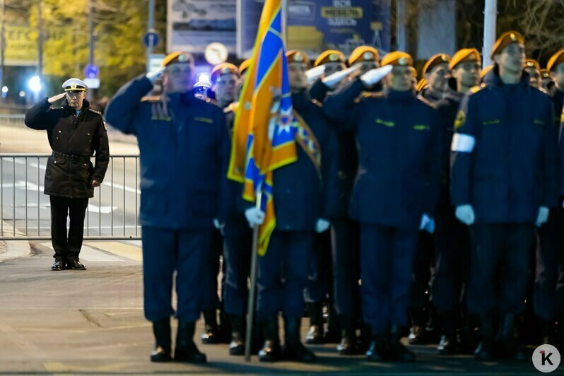 В Калининграде прошла первая ночная репетиция парада Победы (фоторепортаж) - Новости Калининграда | Фото: Александр Подгорчук / «Клопс»