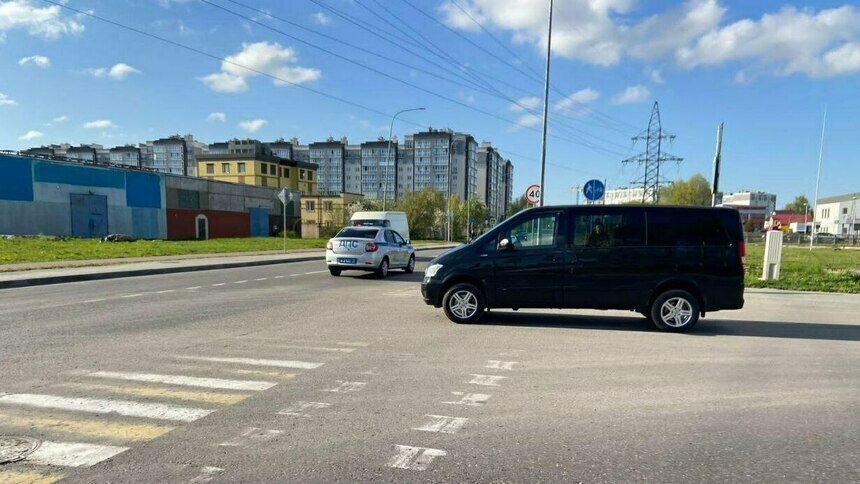 В Калининграде водитель Mercedes и попавшая под его колёса девушка дали разные версии ДТП - Новости Калининграда | Фото: пресс-служба УМВД России по Калининградской области