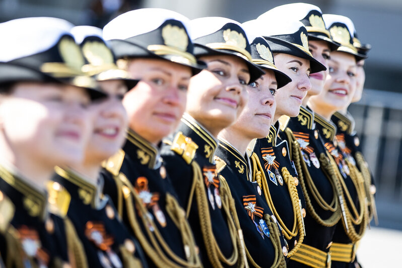 «Хирург», танки и женские лица: в Калининграде прошёл парад Победы (фоторепортаж) - Новости Калининграда | Фото: Александр Подгорчук / «Клопс»