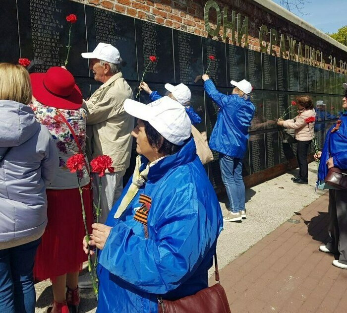 Цветы на воде и «Бессмертный полк»: какие акции провели атомщики в честь 9 мая - Новости Калининграда