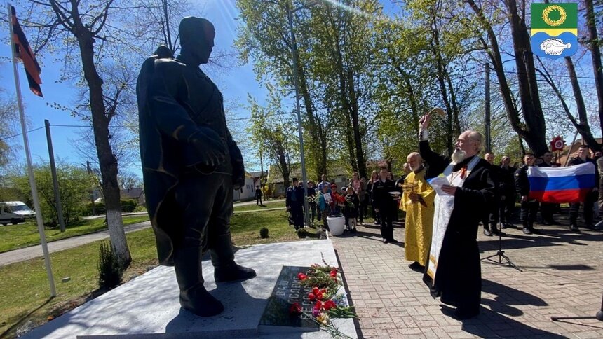 В Рыбачьем установили копию «Бронзового солдата» из Таллина - Новости Калининграда | Фото: страница Зеленоградского муниципального округа «ВКонтакте»