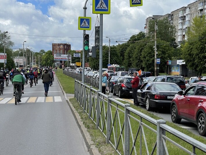 Московский проспект встал в пробке из-за велофестиваля (фото) - Новости Калининграда | Фото: очевидец