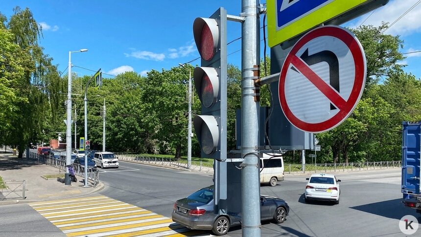 Тестовый режим до конца лета: в мэрии рассказали о запрете левого поворота с Румянцева на Гвардейский - Новости Калининграда | Фото: Александр Подгорчук / Архив «Клопс»