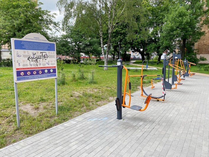 Сломанные тренажёры и разбитую площадку на Рокоссовского починят за неделю (фото) - Новости Калининграда
