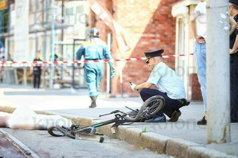 На Киевской в Калининграде песковоз насмерть сбил велосипедиста (фото) - Новости Калининграда | Фото: Александр Подгорчук / «Клопс»