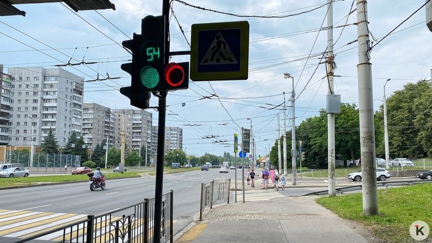 Люди и машины теперь не пересекаются: в Калининграде изменили работу светофора у второй эстакады (фото) - Новости Калининграда | Фото: Александр Подгорчук / «Клопс»