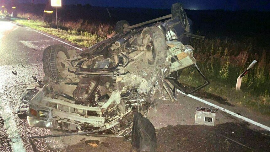 В Неманском районе Audi наехала на дерево и опрокинулась  - Новости Калининграда | Фото: пресс-служба региональной ГИБДД