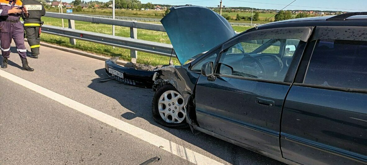 На Приморском кольце столкнулись Honda и Volkswagen Sharan (фото)  - Новости Калининграда | Фото: очевидцы