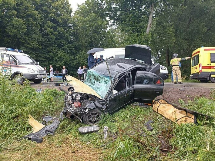 При столкновении BMW и Mitsubishi под Полесском пострадали шесть человек (фото)   - Новости Калининграда | Фото: пресс-служба региональной ГИБДД, очевидцы