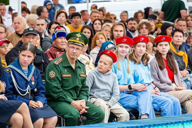 Пётр I, маяк и небо в огне: как в Балтийске прошёл День ВМФ (фото) - Новости Калининграда