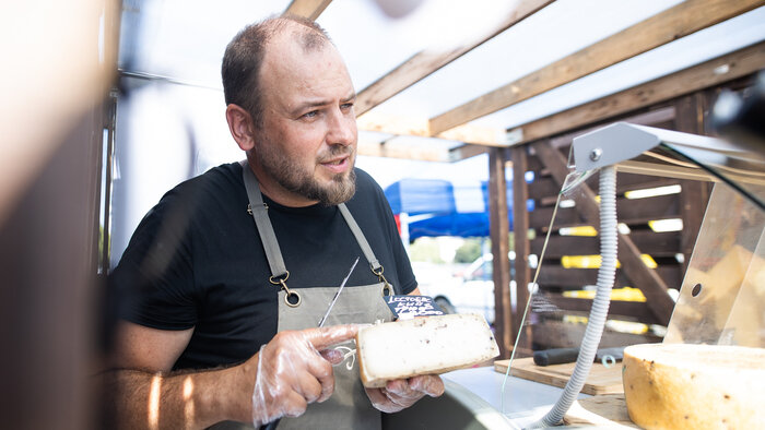 Попробовать «Есенина» на вкус и сделать заказ на английском: у Дома Советов стартовал Kaliningrad Street Food (репортаж, видео) - Новости Калининграда | Фото: Александр Подгорчук / «Клопс»