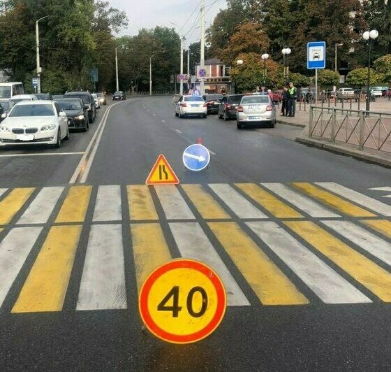 До трещин на лобовом: на Горького легковушка сбила мужчину, резко выбежавшего на дорогу - Новости Калининграда | Фото: пресс-служба регионального УМВД