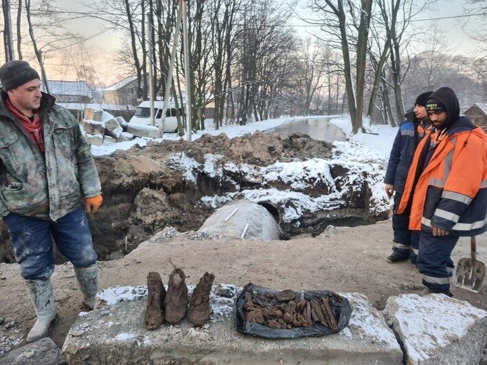 Погибли во время штурма Кёнигсберга: при реконструкции улицы Катина нашли тела трёх советских бойцов  - Новости Калининграда | Фото: Руслан Хисамов