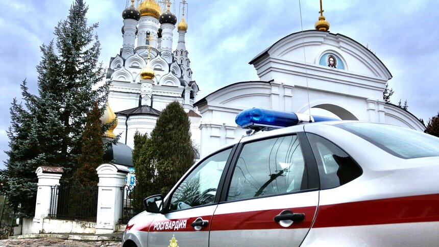 В Светлом пьяный мужчина обматерил священнослужителей и прихожан храма - Новости Калининграда | Фото: пресс-служба Росгвардии