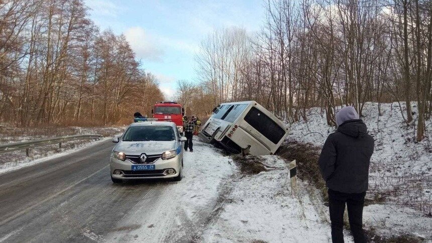 Под Светлогорском пассажирский автобус опрокинулся на бок, пострадали 5 человек - Новости Калининграда | Фото: пресс-служба правительства Калининградской области