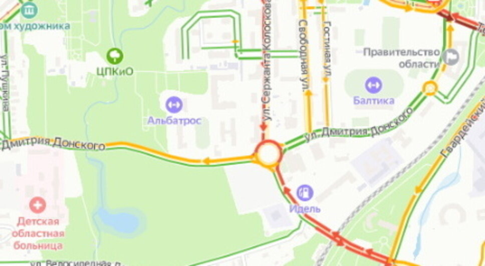 В Калининграде упавшее дерево перегородило улицу Донского - Новости Калининграда