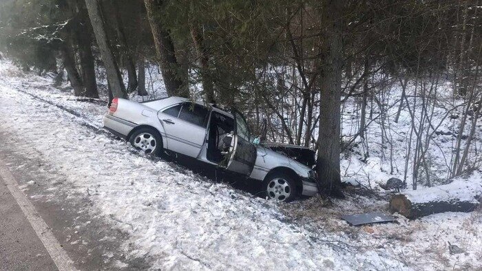 Разогнались и не удержали авто в гололёд: в Калининградской области 2 машины вылетели в кювет - Новости Калининграда | Фото: ГИБДД региона