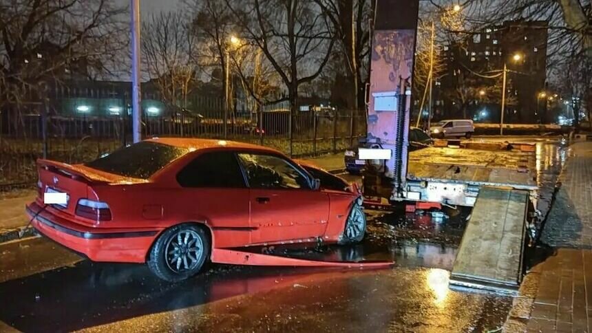 В Калининграде BMW влетел в полуприцеп, после чего он столкнулся с Audi - Новости Калининграда | Фото: ГИБДД региона