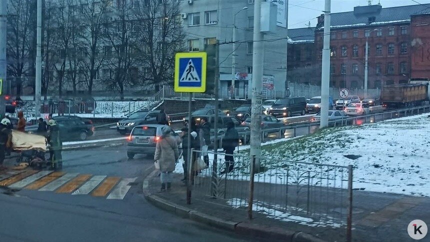 В Калининграде грузовик насмерть сбил женщину с ребёнком в коляске - Новости Калининграда | Фото от очевидцев