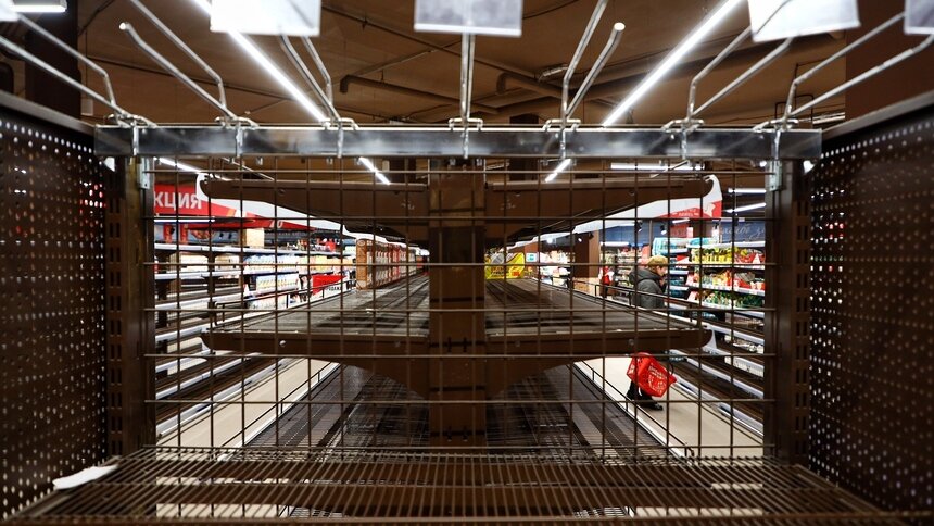 От бритв до элитного алкоголя: троица калининградцев обворовала Spar на 200 тысяч рублей (видео) - Новости Калининграда | Фото: архив «Клопс»