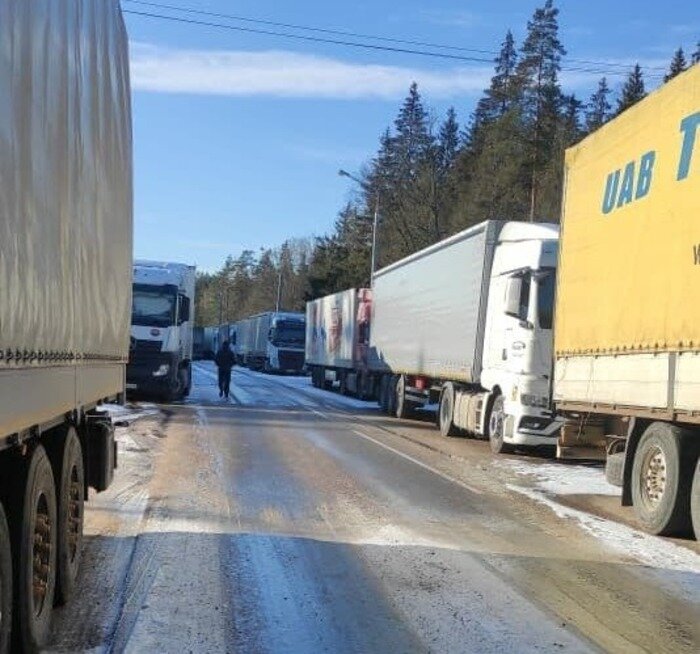 В ловушке пробки из тысяч фур: крик души калининградского дальнобойщика, застрявшего на границе с Литвой (видео) - Новости Калининграда | Фото: Иван