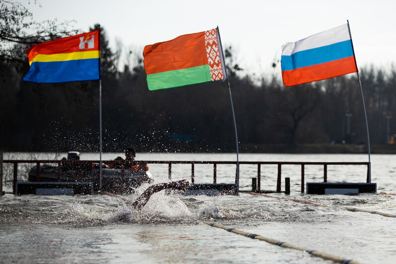 В Калининграде «моржи» состязались в ледяной воде (фоторепортаж) - Новости Калининграда | Фото: Александр Подгорчук / «Клопс»