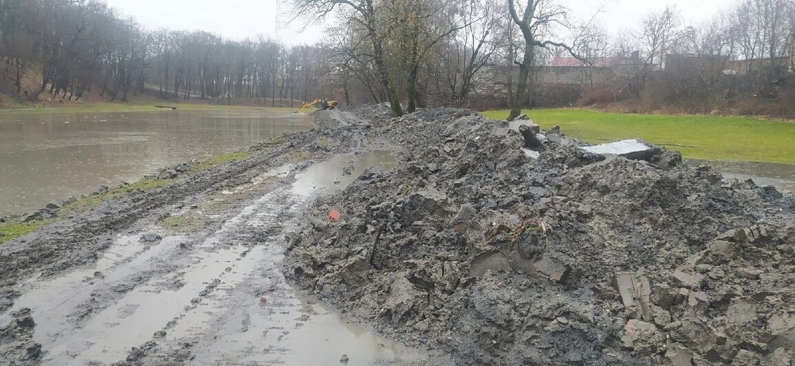 В центре Черняховска  приступили к созданию озера в форме гитары (фото) - Новости Калининграда | Фото: сообщество «Новый Черняховск» / ВКонтакте