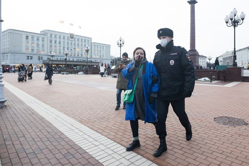 В Калининграде прошла несанкционированная акция против спецоперации РФ на Украине (фоторепортаж) - Новости Калининграда | Фото: Александр Подгорчук / «Клопс»