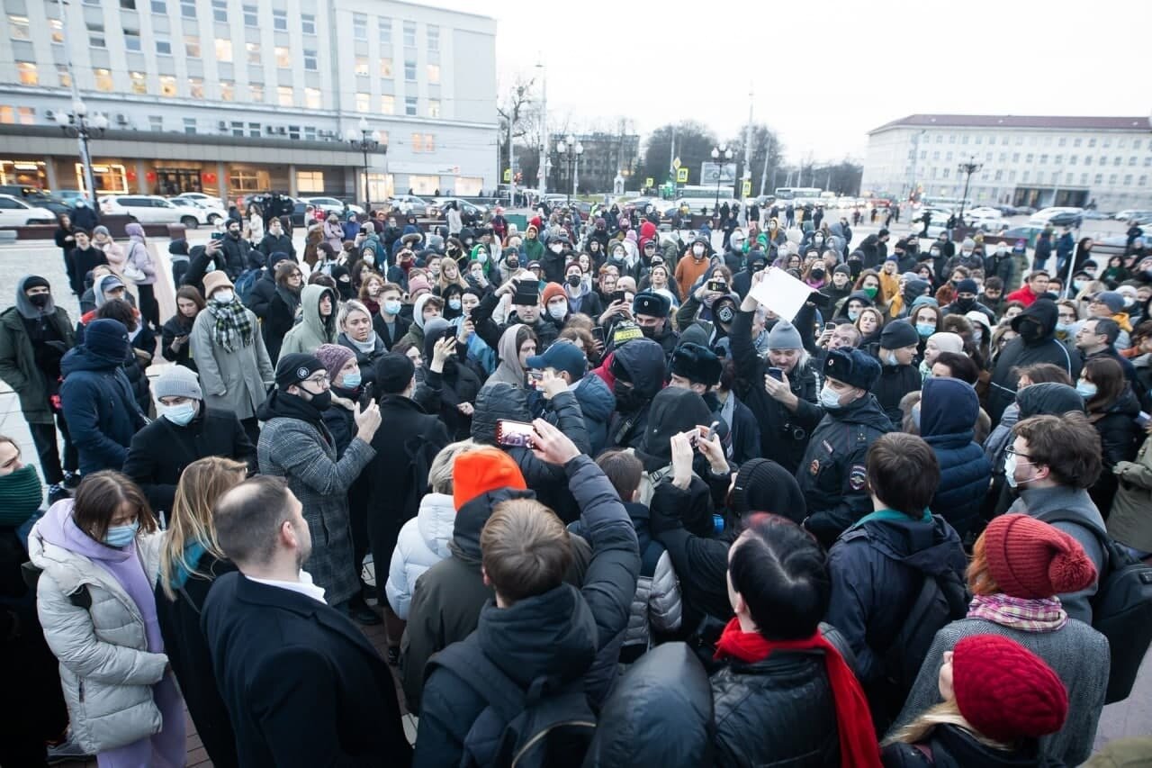 В Калининграде прошла несанкционированная акция против спецоперации РФ на Украине (фоторепортаж) - Новости Калининграда | Фото: Александр Подгорчук / «Клопс»