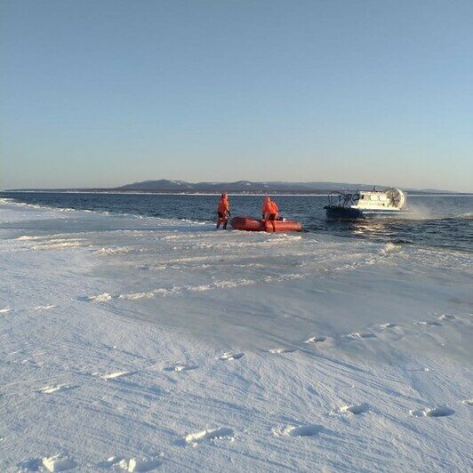 На юге Сахалина со льдины в море сняли 267 рыбаков (фото, видео) - Новости Калининграда | Фото: МЧС России