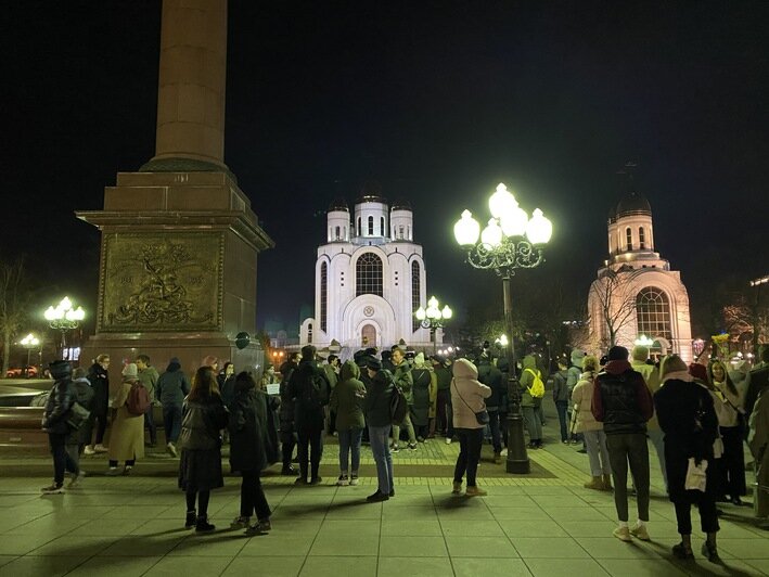 В Калининграде прошла очередная акция против спецоперации РФ на Украине (фоторепортаж) - Новости Калининграда | Фото: Александр Подгорчук / «Клопс»