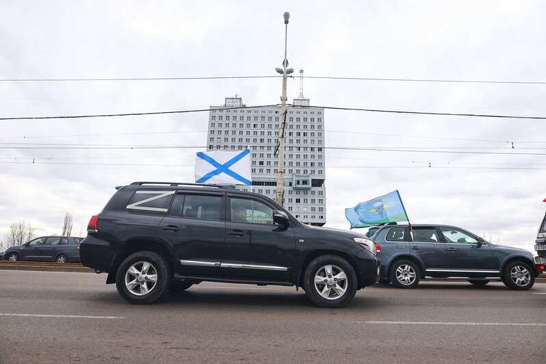 В Калининграде состоялся автопробег в поддержку спецоперации России на Украине (фоторепортаж) - Новости Калининграда | Фото: Александр Подгорчук / «Клопс»