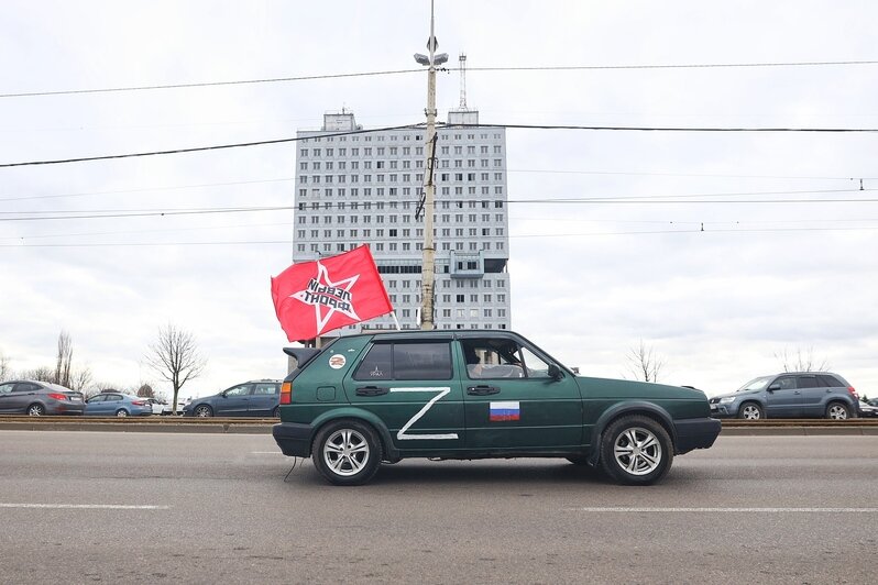 В Калининграде состоялся автопробег в поддержку спецоперации России на Украине (фоторепортаж) - Новости Калининграда | Фото: Александр Подгорчук / «Клопс»