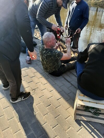 Пострадавших госпитализировали с переохлаждением | Фото: очевидец Елена