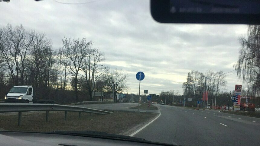 На проспекте Победы запретили разворот к центру — у пересечения с Карташева образуются пробки - Новости Калининграда | Фото: «Клопс»