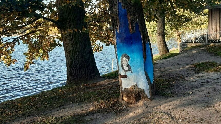 Мэрия Калининграда спрашивает у жителей, закрашивать ли граффити «Ёжик в тумане» у Верхнего озера    - Новости Калининграда | Фото: пресс-служба администрации Калининграда