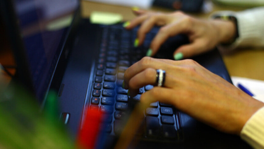 Нет времени болеть: маркетологи и официанты чаще других не позволяют себе брать больничный - Новости Калининграда